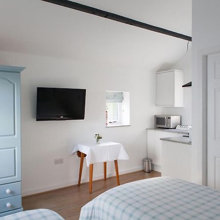Elm Cottage Touring Park Whitegate  ภายนอก รูปภาพ